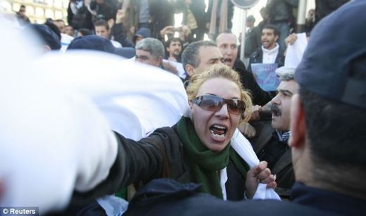 Click to enlarge Algerian protesters6