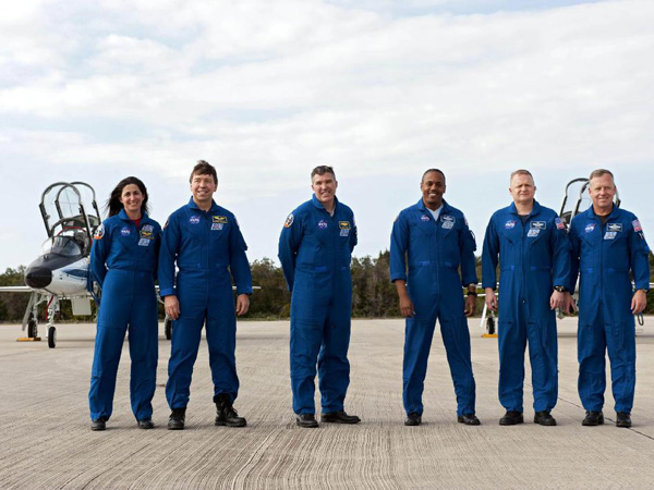 Click to enlarge Discovery crew