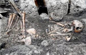 Click to enlarge Skeleton bronze age