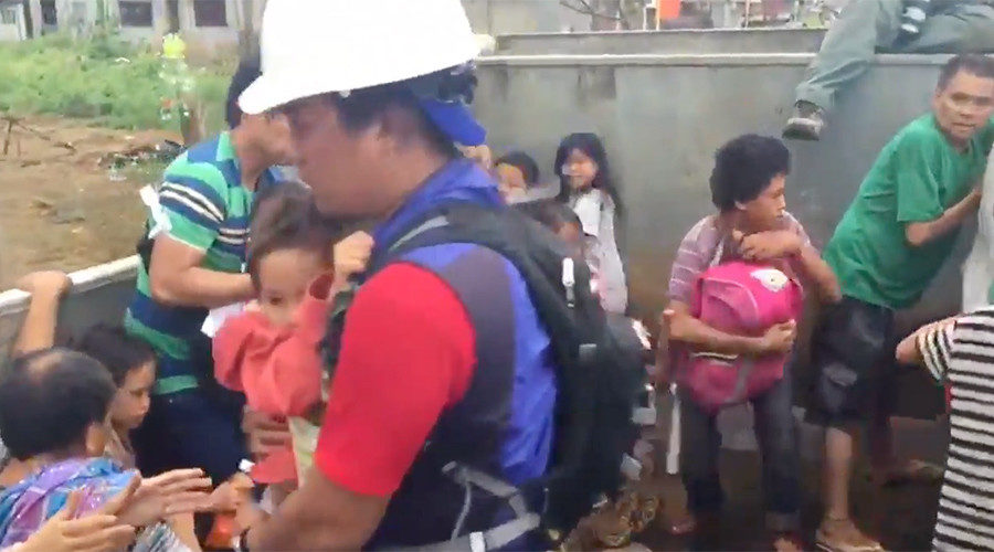 Filipino rescuers