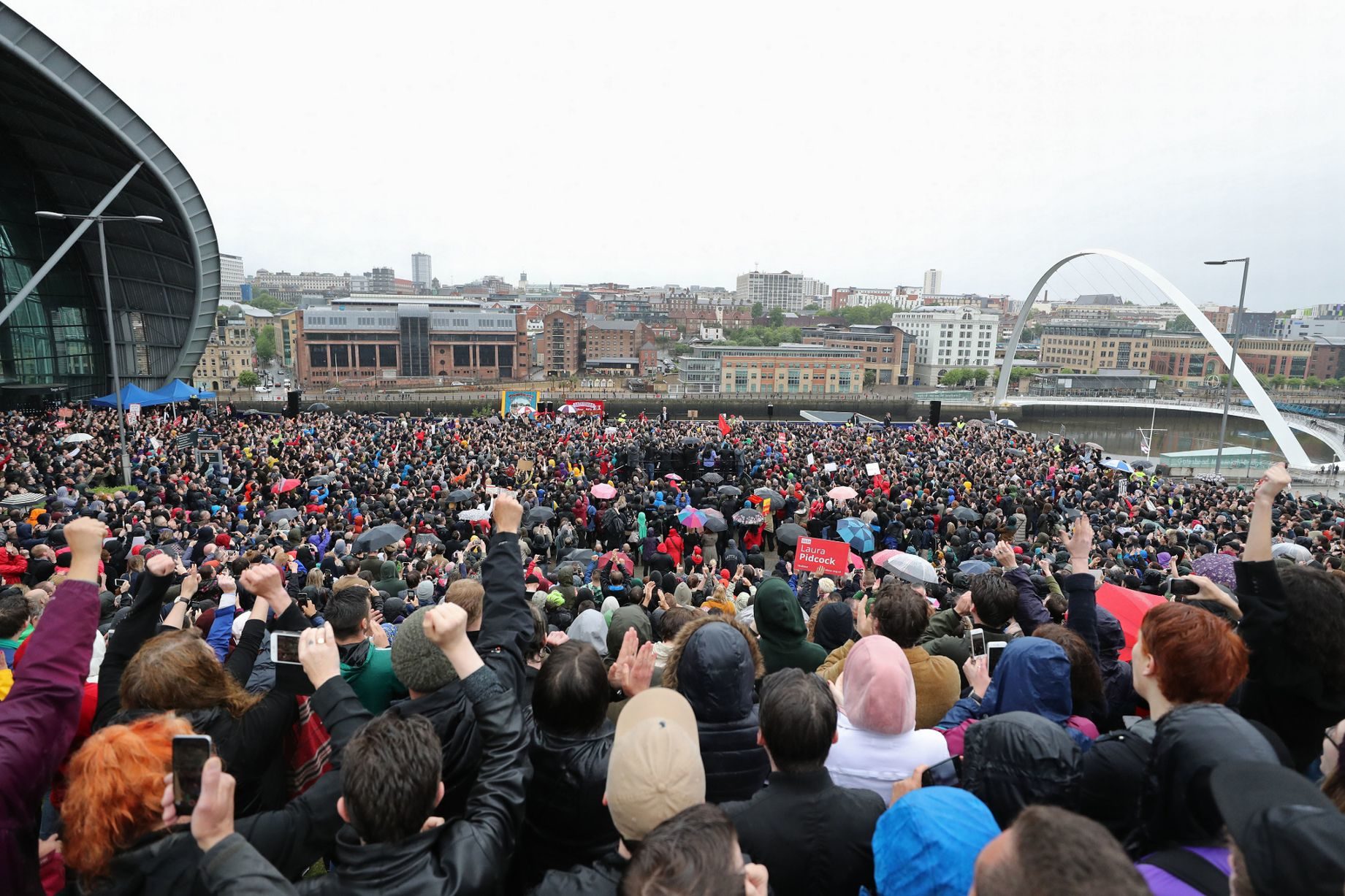 Click to enlarge Thousands of people watched Corbyn give a speech
