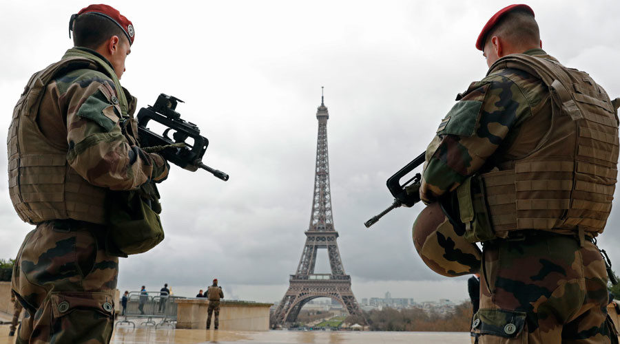 Click to enlarge French soldiers Paris