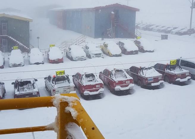 Click to enlarge snow halts mining in Chile