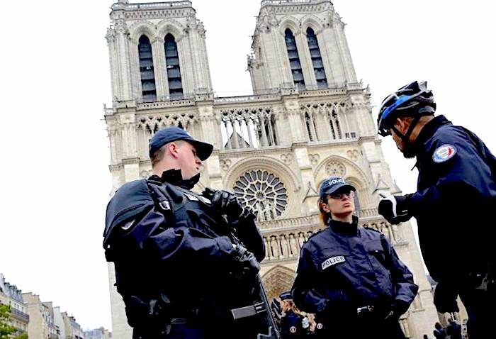 Police, Paris