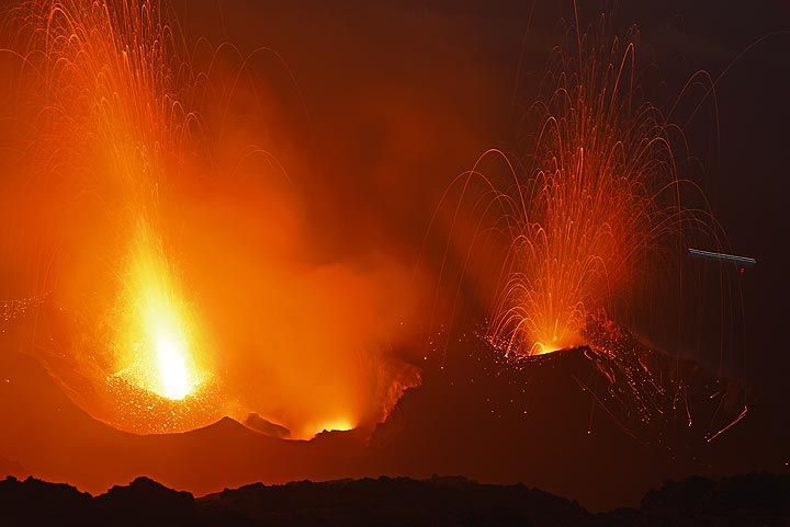 Strong explosion from Stromboli's NW vent (S1) and a moderate one from the eastern (N2) vent on 11 June 2017 evening