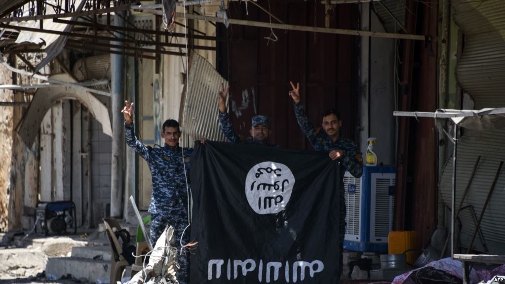 Click to enlarge iraq troops isis flag