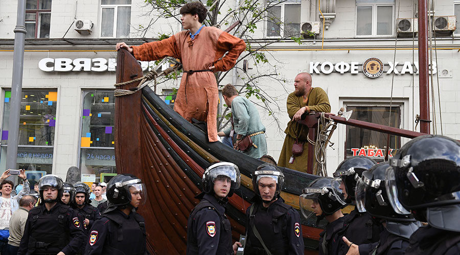 Click to enlarge Russian anti-government protesters