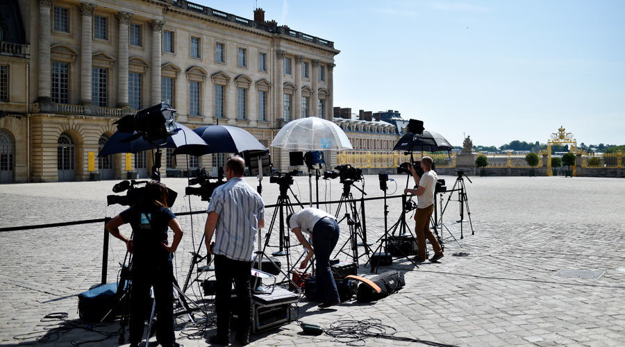Click to enlarge Journalists at Versailles