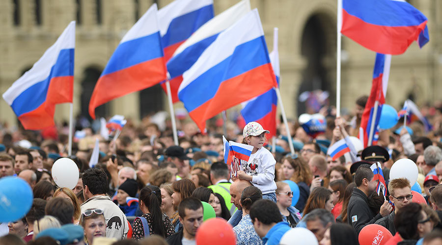 Click to enlarge Russia Day celebration