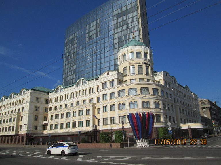 A central street of Donetsk – the Donetsk Palace
