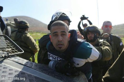 Israeli troops detain Palestinian journalist