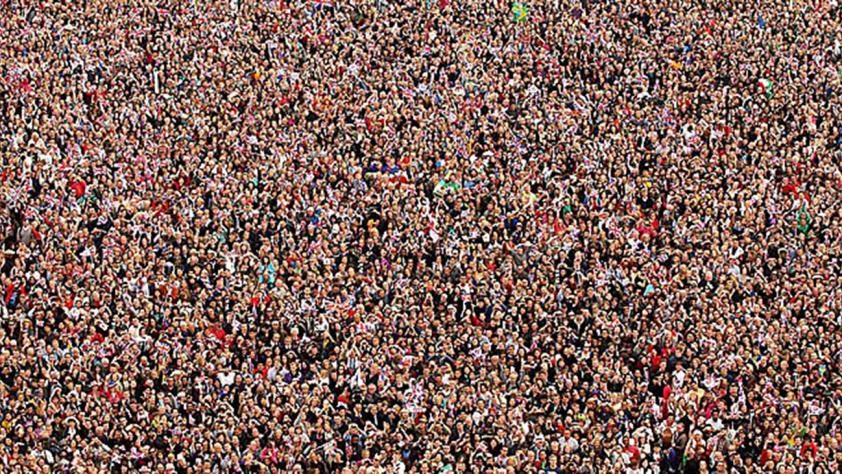 Click to enlarge world population crowd