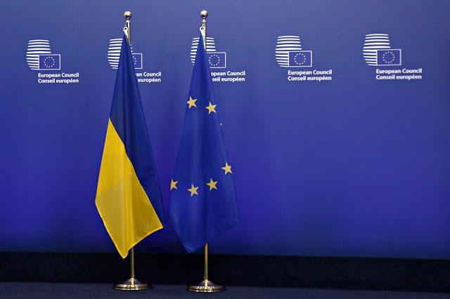 Ekraine EU flags