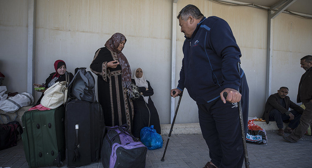 Click to enlarge Gaza residents waiting to cross border