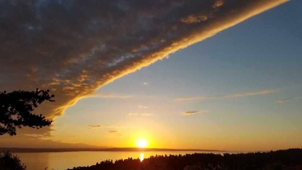 Line clouds over Puget Sound, WA