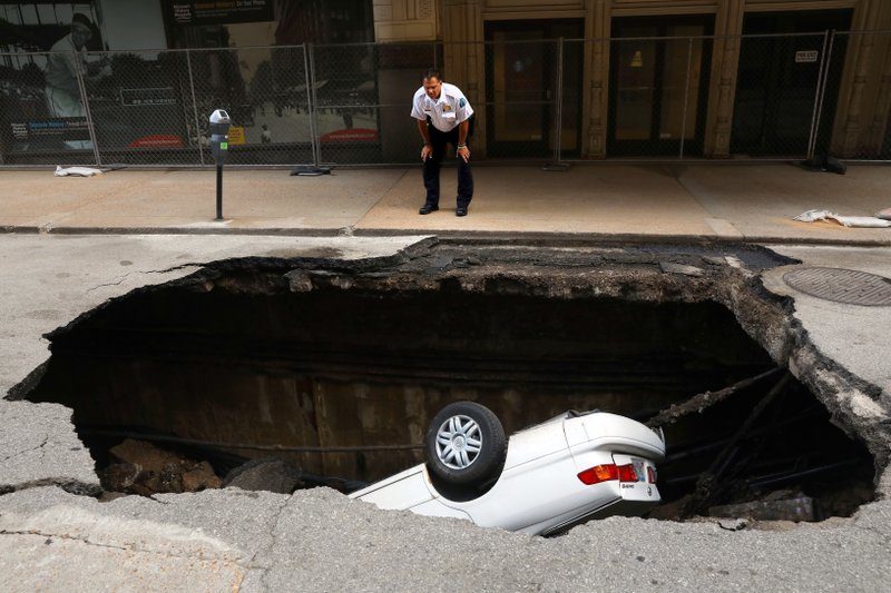 Click to enlarge St. Louis sinkhole