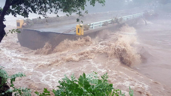 Click to enlarge A bridge is destroyed in Hongcheon Country in Gangwon Province where 343 millimeters of rain fell overnight.