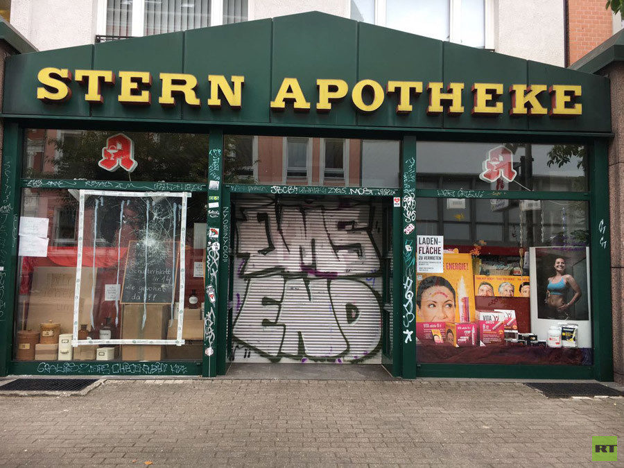 Click to enlarge damaged store in Hamburg