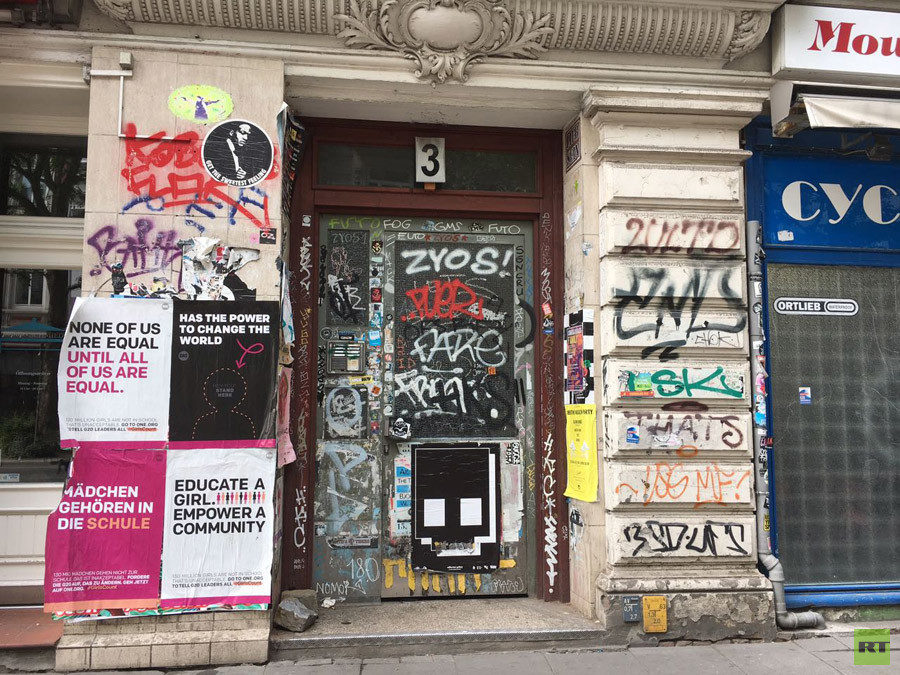Click to enlarge damaged buildings in Hamburg