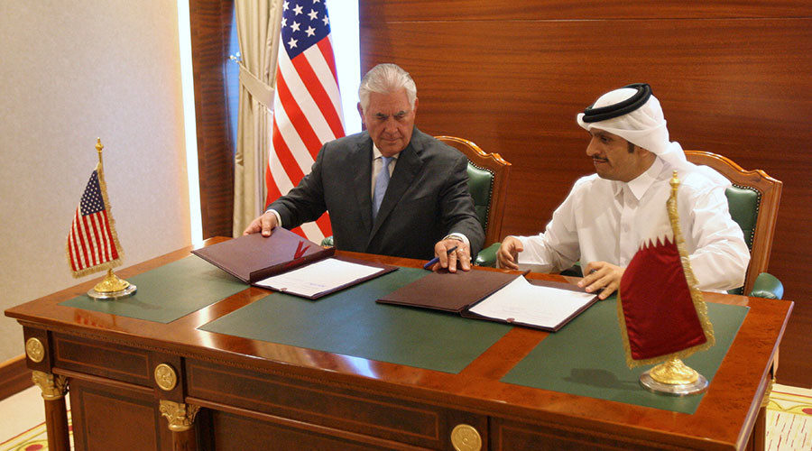 Mohammed bin Abdulrahman al-Thani (R) and U.S. Secretary of State Rex Tillerson