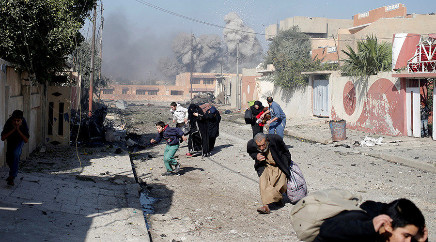 civilians fleeing mosul airstrikes