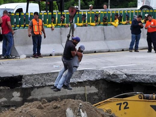Click to enlarge mexico sinkhole