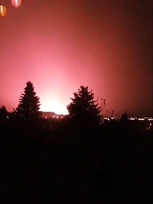 Red flashes during thunderstorm in Budapest