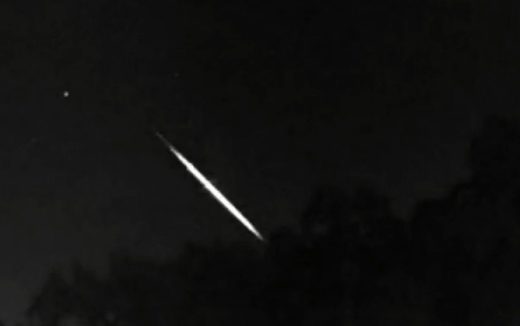 Photo of the Observatory of Campinas shows meteor trajectory in the sky