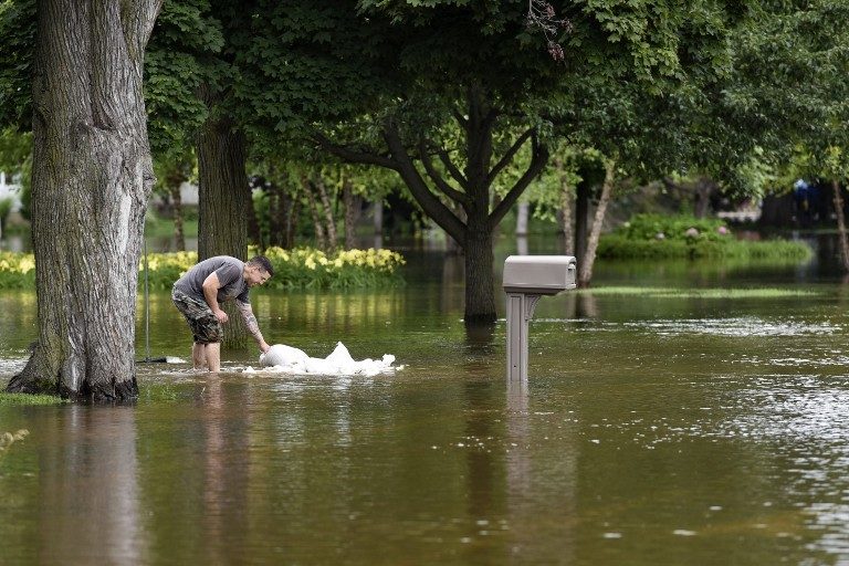 Click to enlarge Illinois floods