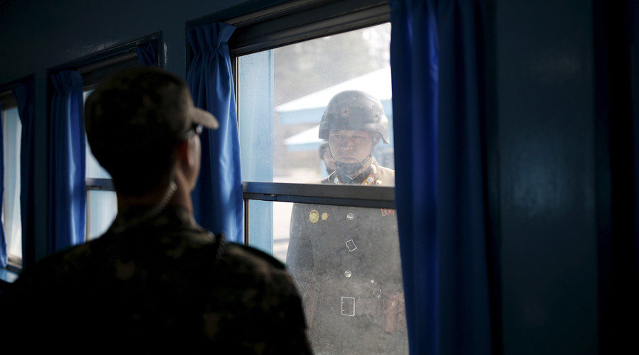 North (R) and South Korean soldiers