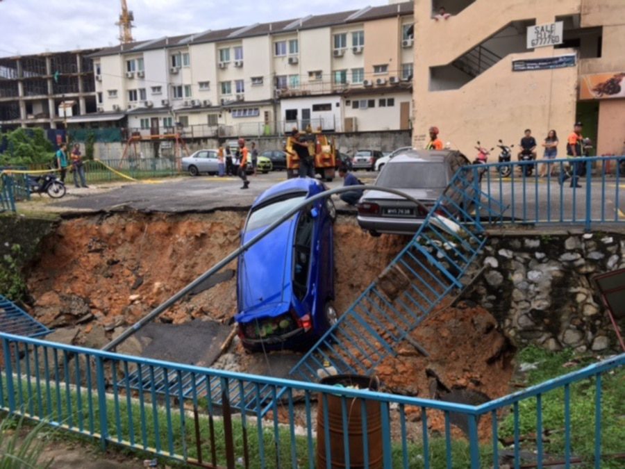 Two vehicles were swept away in the Midah Ria flat landslip in Taman Midah, Cheras.