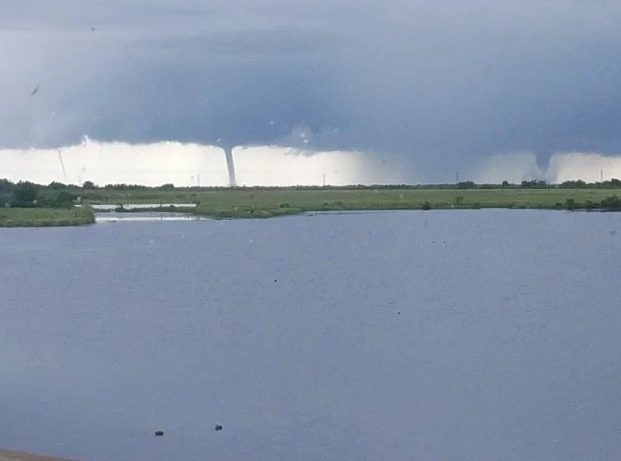 Click to enlarge Waterspouts over Lake Ponchartrain, LA