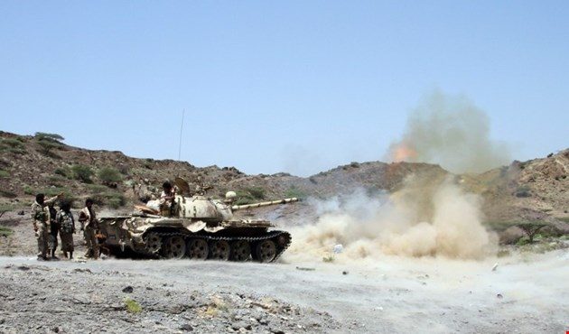 Soldiers walking behind the tank