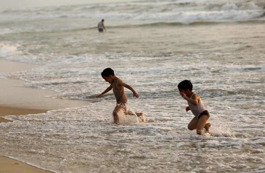 children gaza beach sewage