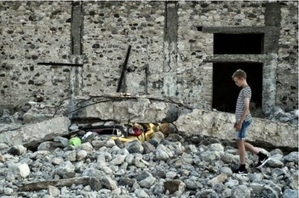earthquake rubble