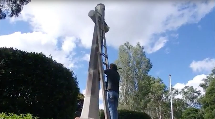 Click to enlarge War monument
