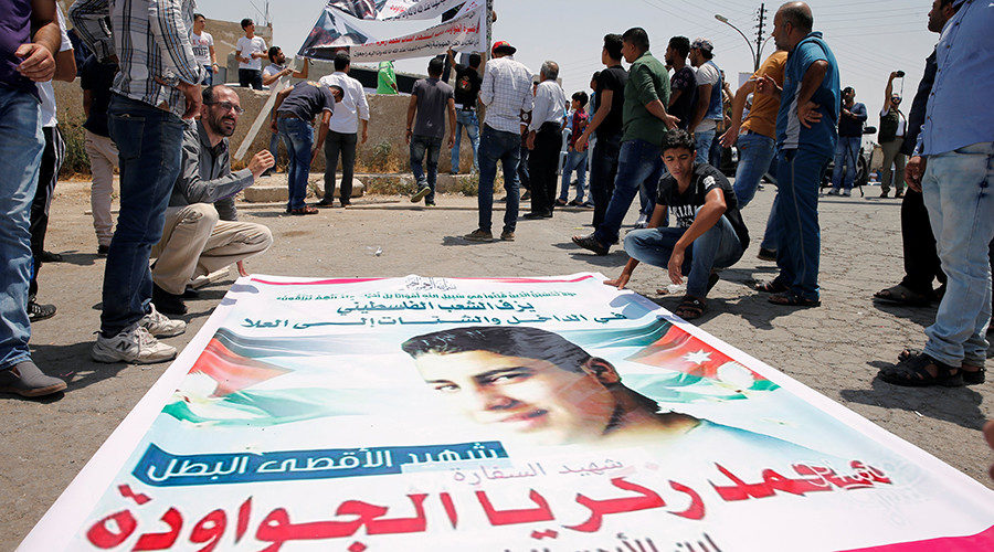 Click to enlarge People arrive prior to the funeral of Mohammad Jawawdah in Amman, Jordan