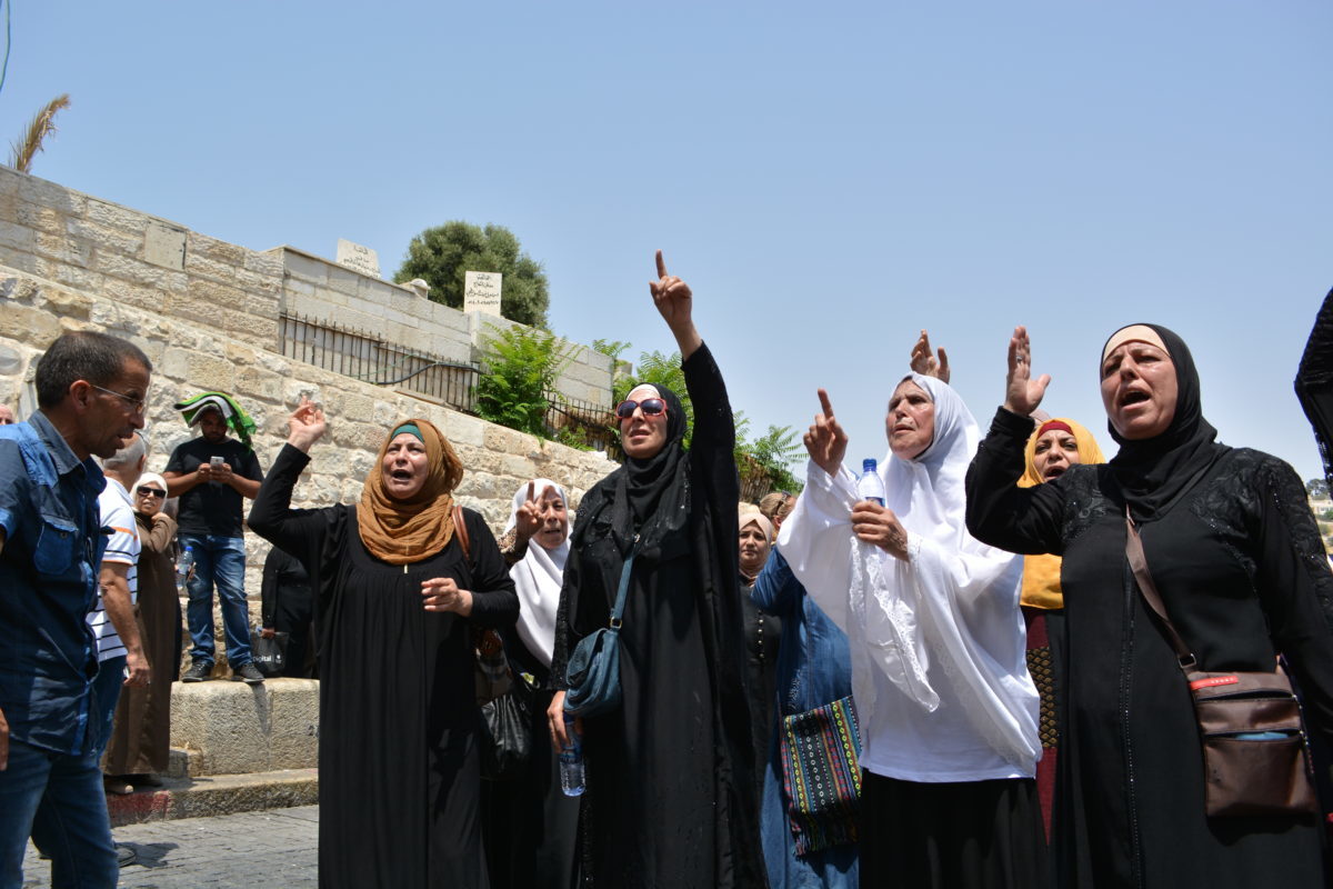 Click to enlarge The Mourabitat (Al Aqsa’s guardians) chant