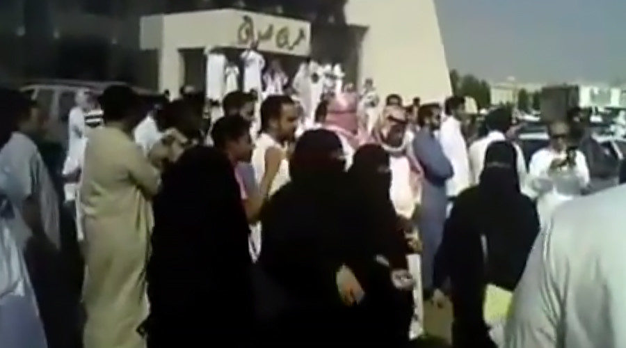 Protest in Jeddah, Saudi arabia against govt corruption.
