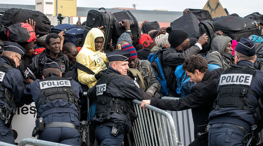 Click to enlarge Refugees waiting in Calais
