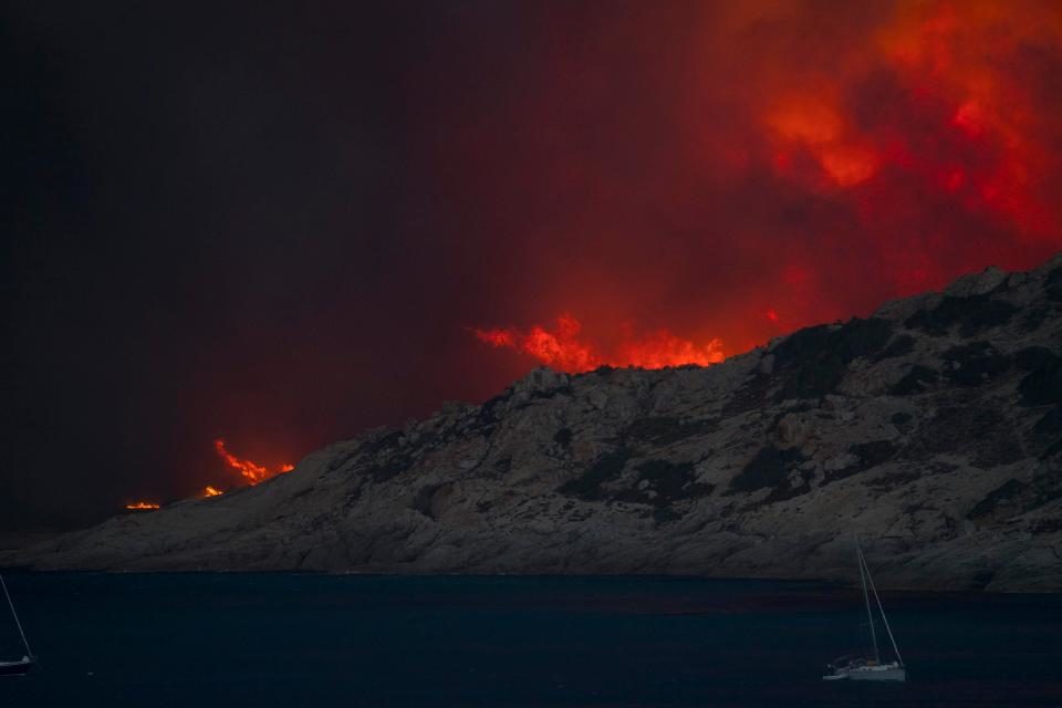 Click to enlarge wildfires French Riviera July 2017