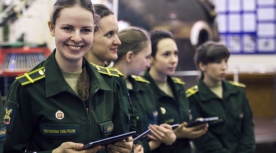 female Russian soldiers