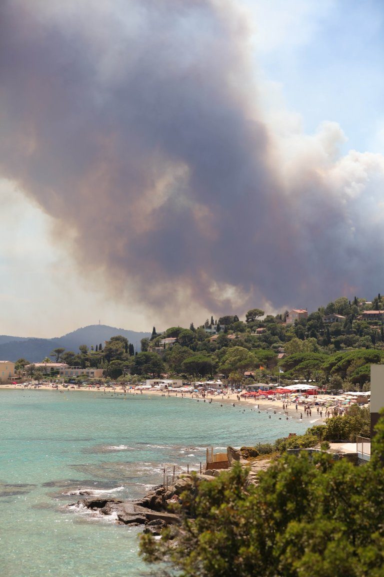 Click to enlarge Bormes-les-Mimosas wildfire
