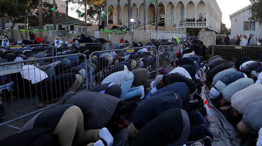 Click to enlarge Muslim men