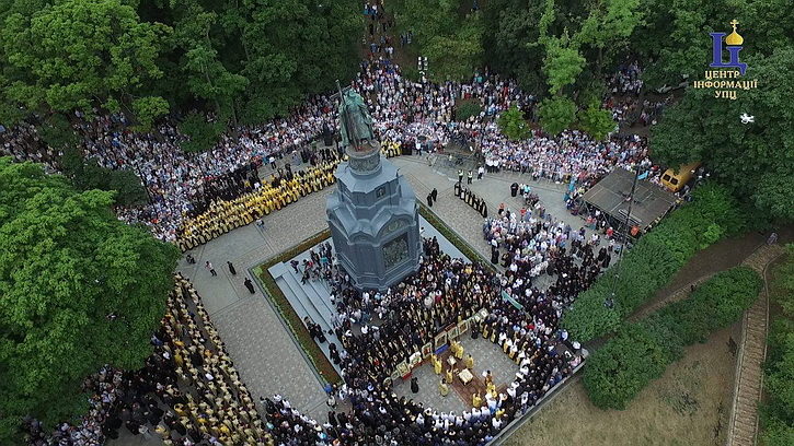 Pilgrims prayer service in Kiev