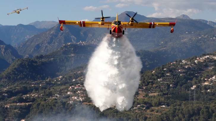 Click to enlarge water bombers french wildfires