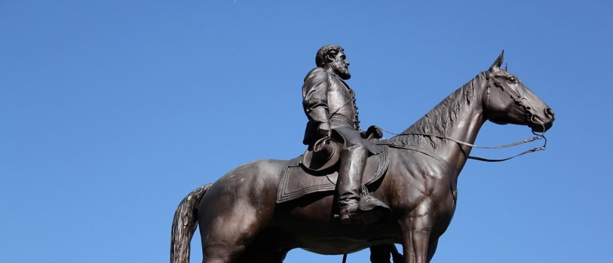 Robert E Lee statue