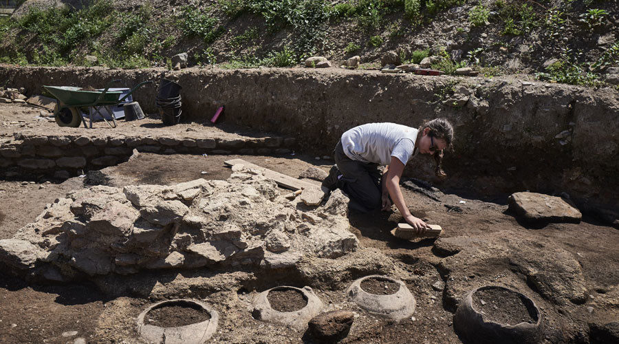 Click to enlarge archaeology dig