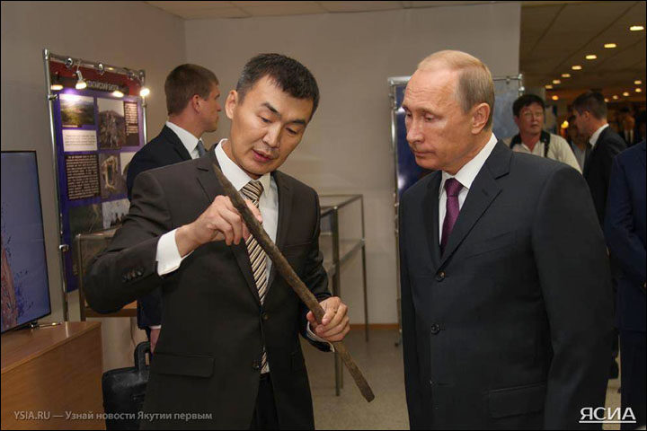 Click to enlarge Semyon Grigoryev and Vladimir Putin cloning woolly mammoth