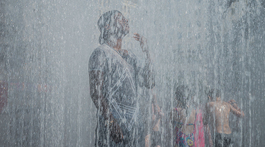 Click to enlarge kids playing in water